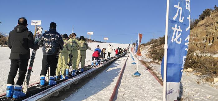 景区云梯与滑雪场魔毯的不同之处