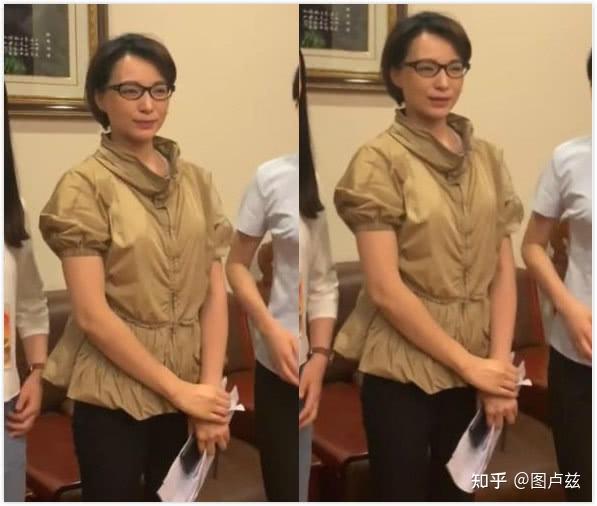 46岁的董卿在路人的镜头下长这样身高也暴露了