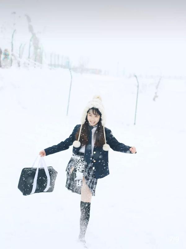 下雪天怎么拍照更美?掌握这5个姿势你一定是最漂酿的小姐姐!