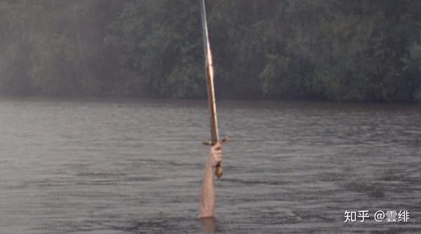 《梅林传奇》的湖中剑