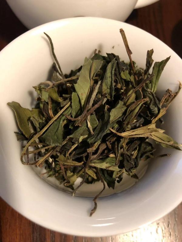 说真的,我还是第一次喝贡眉,最早傻傻分不清贡眉与寿眉的区别,后来才