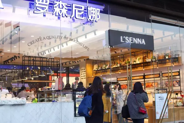 离罗森尼娜十米远就能被它的香味所吸引,就当你沉浸在蛋糕的芳香中的