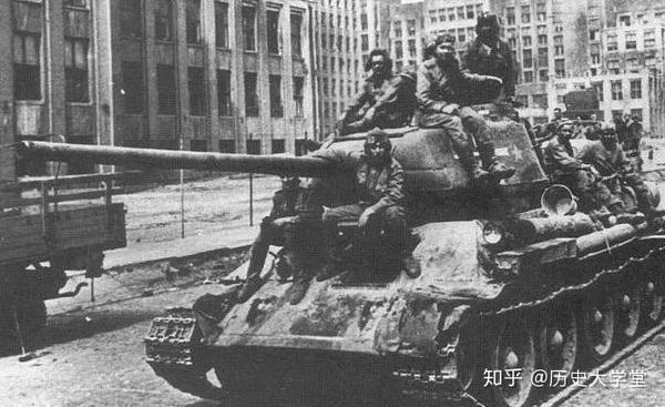 二战中决定苏德命运的"t-34"和"虎式"坦克,有什么优缺点