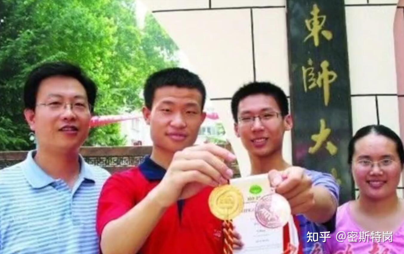北大数学天才韦东奕手拿馒头矿泉水受访他在数学领域取得了哪些成就给