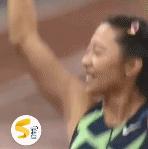 快看这位姐的腹肌