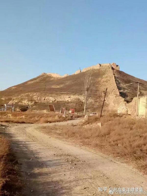 一代名城从此静静地沉没于水下,只有卧牛山之巅还留有怀来城的断壁残