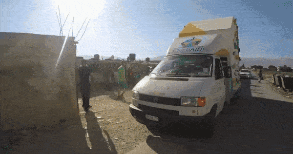 扯皮| 攀岩卡车——人道主义援助和攀岩推广的新思路?