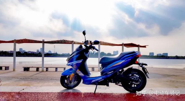 又一款国产高端电摩,极速122km/h,续航170公里,中置4000w电机