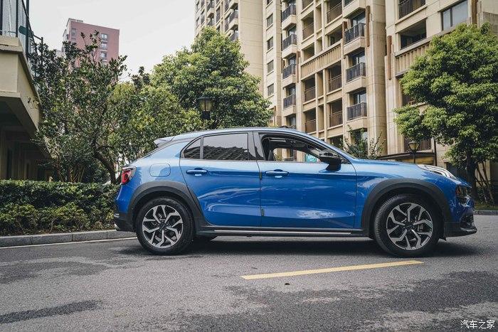 家与车,住与行,爱车领克02在自家小区也是一道靓丽风景线