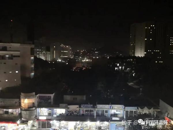 (夜幕下的阿富汗)