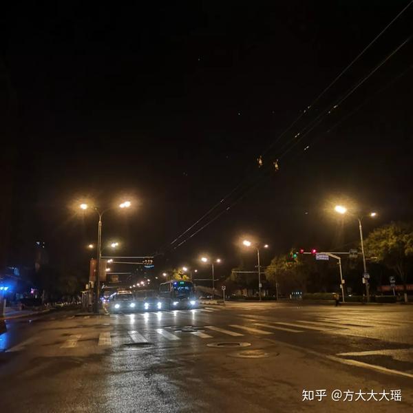 凌晨的北京跟别的地方一样,冷且安静