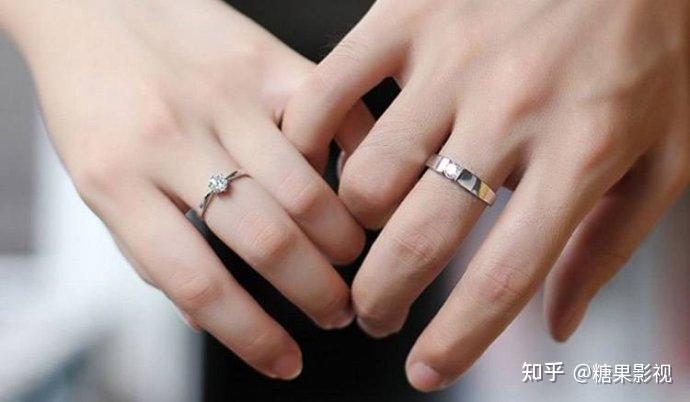 订婚和求婚戒指要分开买吗?