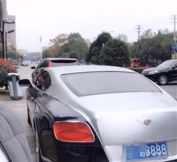 街头现"最牛"宾利,车牌价值两辆丰田埃尔法,豪车见了都远离