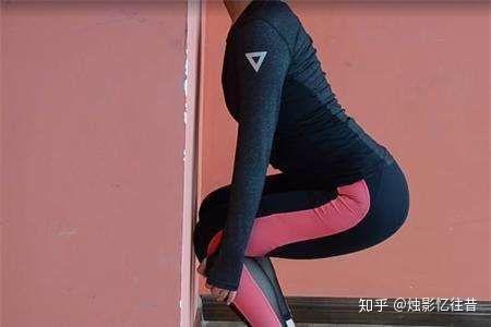 一组一分钟,高抬腿真的是一项非常好的瘦腿运动,可以燃烧腿粗脂肪