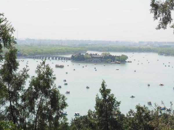 远望湖心岛