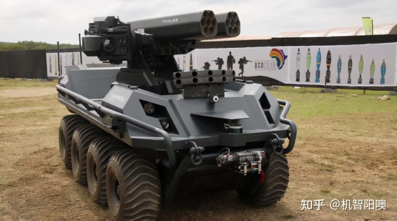 特别是俄罗斯的无人地面作战机器人简直就是一辆可以自己打仗的小坦克