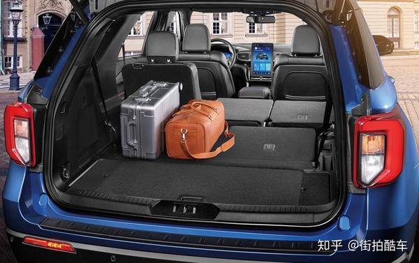 (全新福特探险者宽大后备箱)
