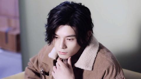 《青春有你》【取向狙击】姚弛尽情演绎复古时尚大片-姚弛-爱奇艺 m.