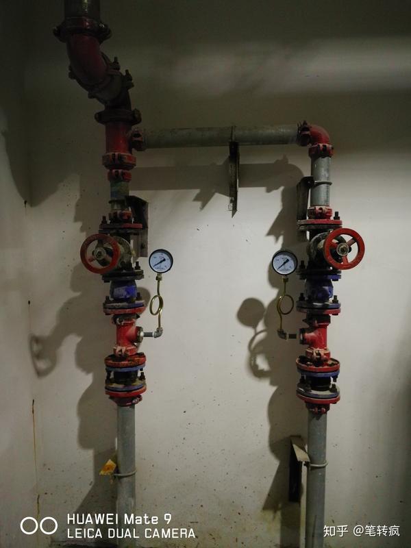 此图为潜污泵排水管阀件组合,从上到下依次为:手动闸阀,止回阀,压力