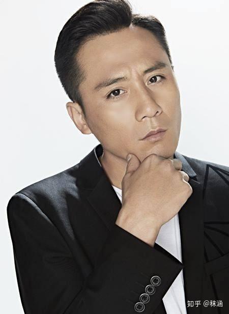同为老戏骨的还有《演员的诞生》的评委—— 刘烨.