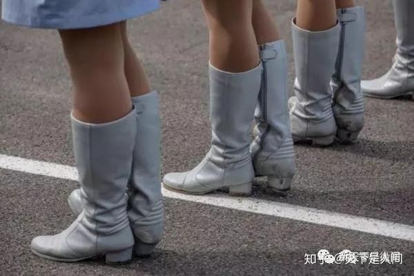 9月17日,阅兵集训点,训练中的民兵方队,女队员鞋子的表皮已经被磨破.
