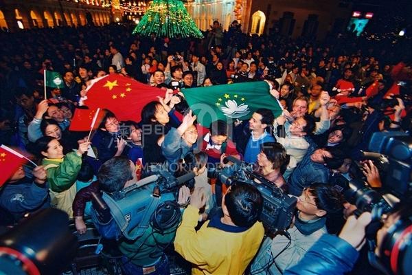 澳门回归20周年:8张珍贵旧照,带你回顾20年前的今天