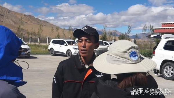 珠峰冰川员工尼玛顿珠接受采访