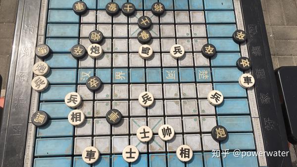 象棋,黑子赢,帅被炮将军出不来已经是死棋了)