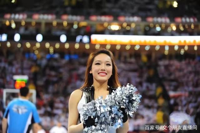 她有时候会想起一位叫梁锦玲的女孩,其实那是梁嫚珈曾经的名字.