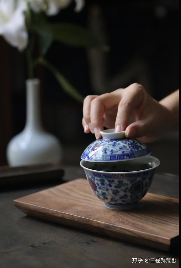 陆羽说,茶之为用,"聊四五啜,与醍醐,甘露抗衡也".
