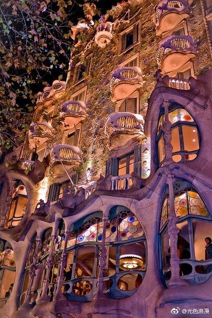 最美建筑--西班牙大师高迪作品之二"巴由之家"