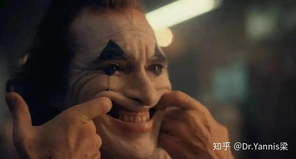 《小丑》奥斯卡影帝强笑中的一滴泪:假性延髓情绪