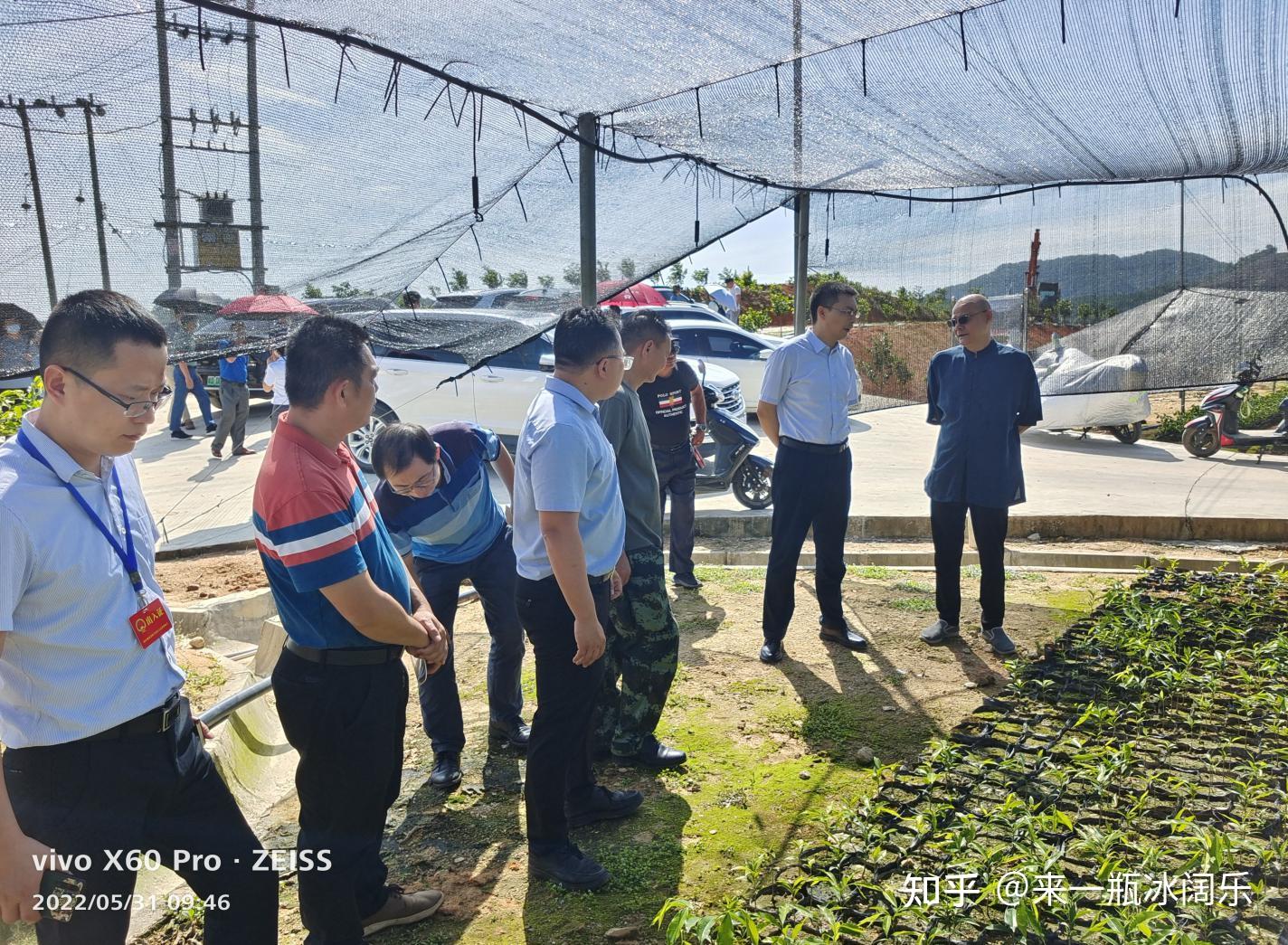 琼中县委副书记政法委书记李世荣到湾岭镇实地调研特色产业和文化产业