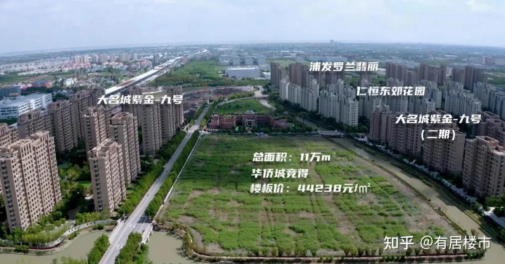 据小道消息,华侨城有意直接出让这块地,可想而知,当下的房企日子是有