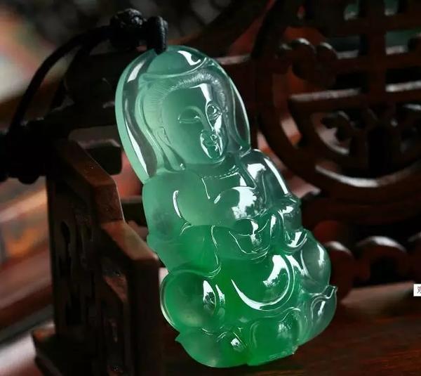 翡翠美不美还要看种水精美图欣赏