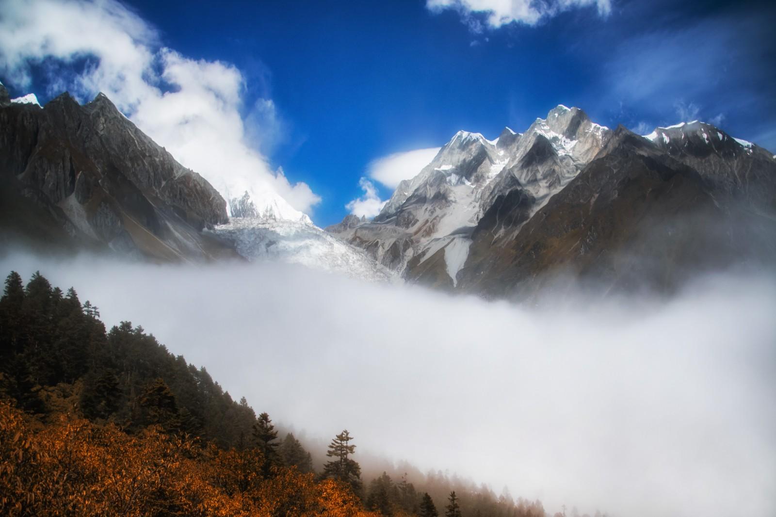 贡嘎雪山