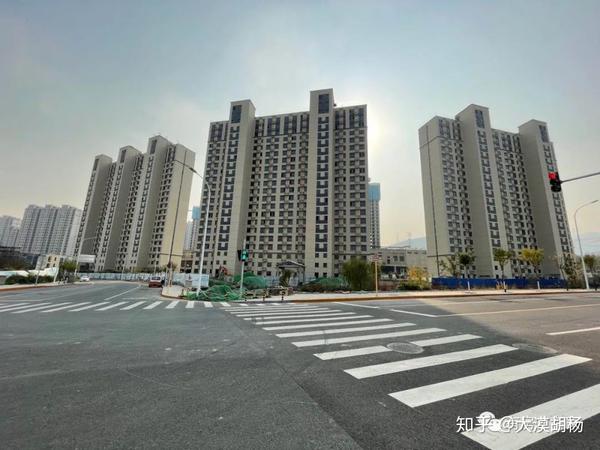 今天房小家来到了位于门头沟永定镇的西山梧桐小区,下面跟随小家的