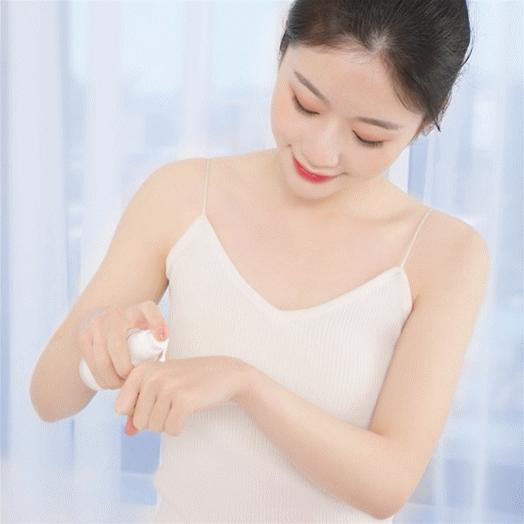 乳→防晒 比如瑜伽,跳绳,仰卧起坐,俯卧撑等 通过增加运动量和出汗量