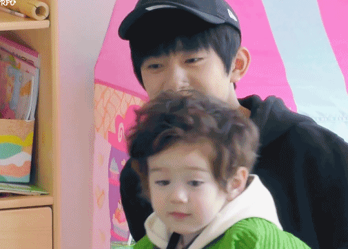 如何评价易烊千玺在《放开我北鼻》中的表现?