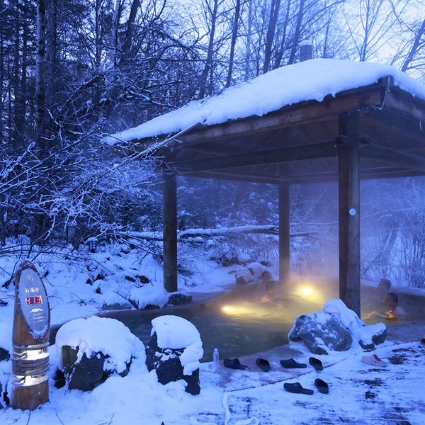 雪地温泉