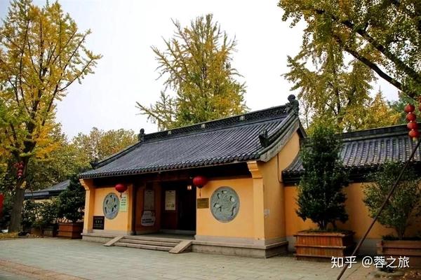 仙顶寺是湖州四大古寺之一 ,位于湖州市西贤山(湖州高铁站后),距离