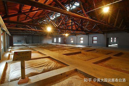 窖池于酿酒很关键,好池出好酒,窖池是酿酒的基础,而窖池里的窖泥则