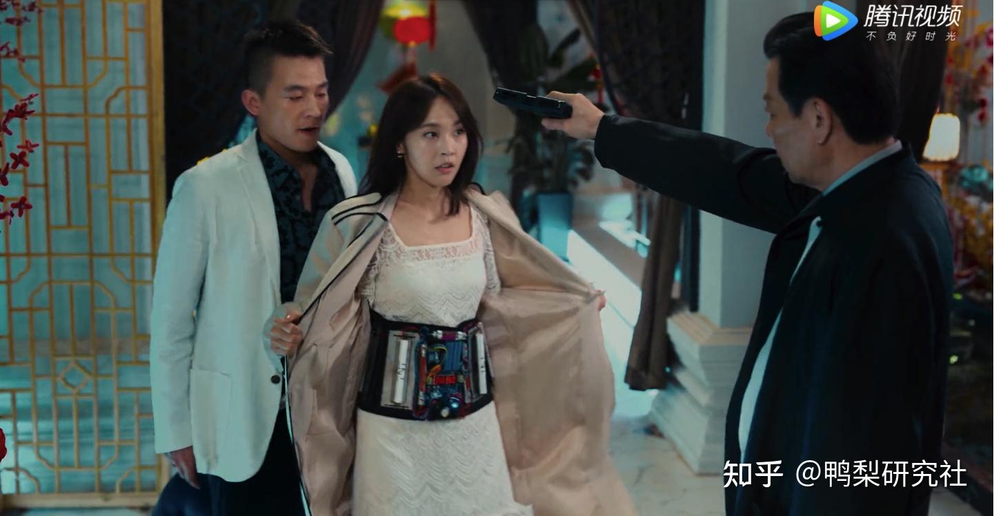 黑白禁区丨毒枭女儿恋爱脑为了个男人毅然炸毁自家老巢