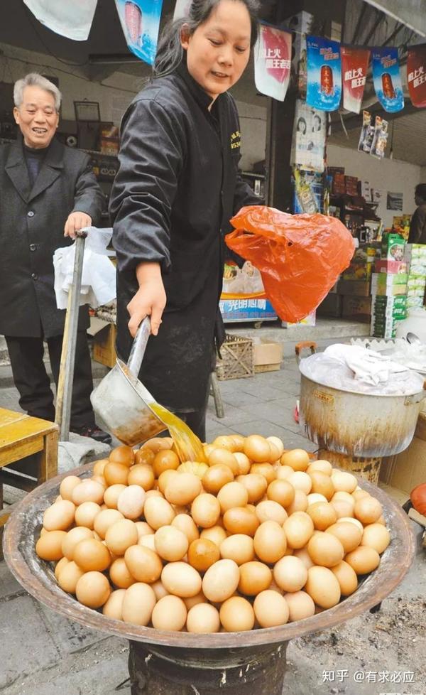 吃完那枚尿蛋,我呆坐了片刻,颇有"山中才一日,世上已千年"之感,手中的