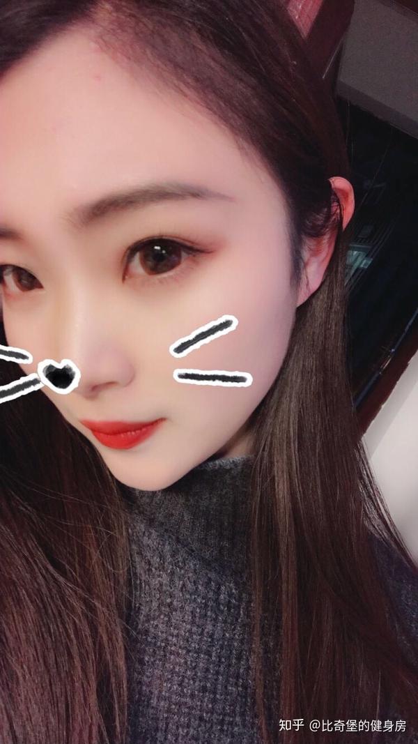 这个女人竟然发红包了?被逼无奈只能发个回答应付一下