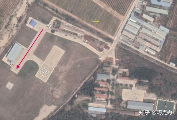 北京平谷金海湖机场   我画线的是跑道,这跑道比定陵机场还短,是该