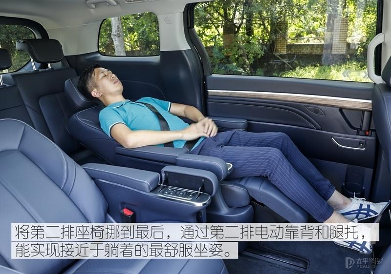 2,传祺m8座椅舒适性&乘坐表现:第三排座椅坐垫足够长,而且坐垫比较