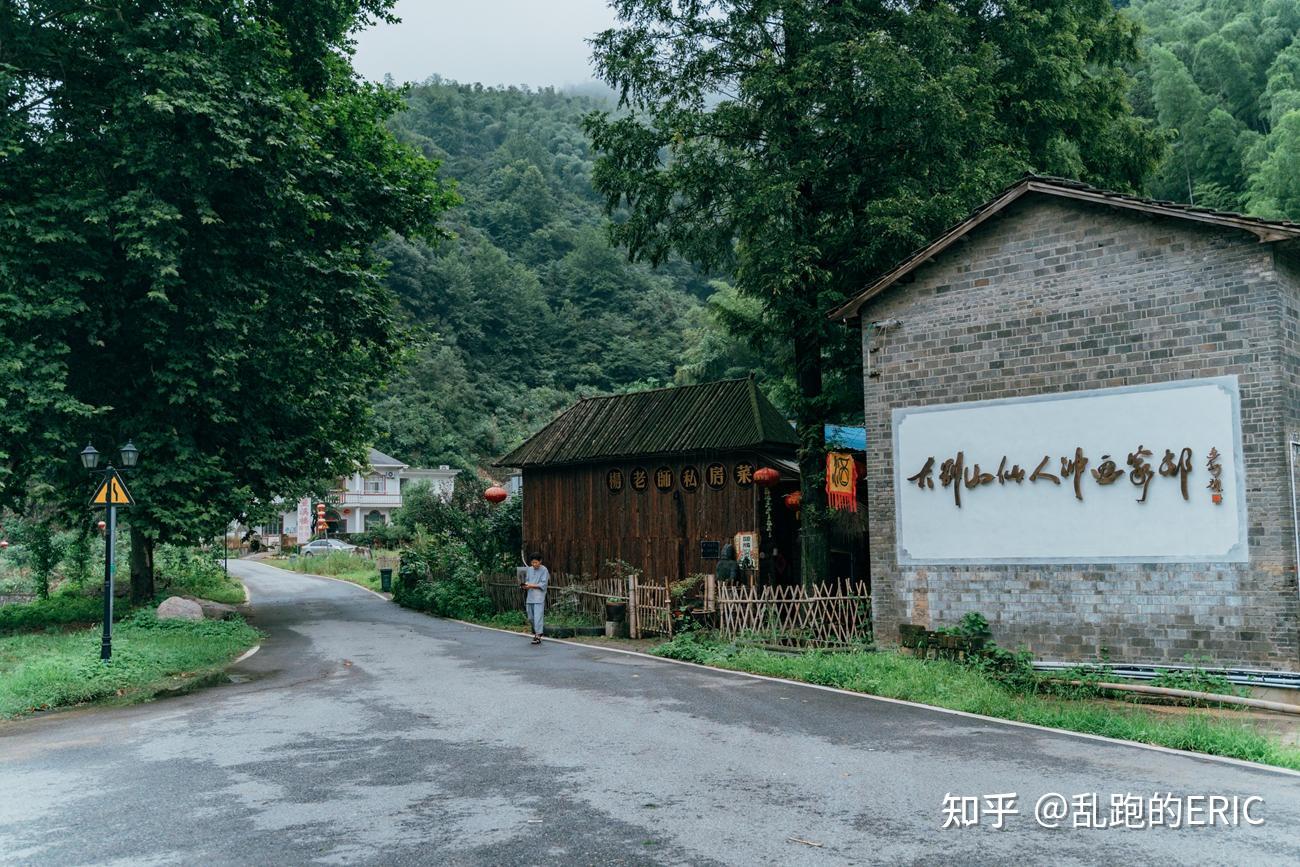 霍山另一个特别的旅行目的地是"仙人冲画家村".