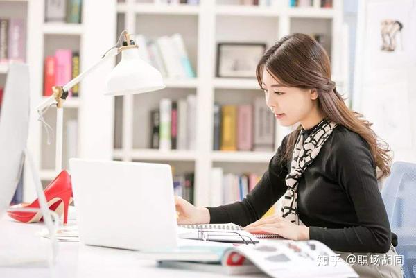 职场女性努力坐等伯乐不靠谱,职业生涯想要晋升,做到5
