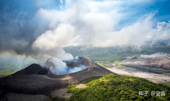 刺激这里竟然可以在火山圈上观赏岩浆喷发宜酱带你玩转瓦努阿图